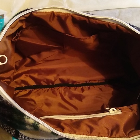 Satchel - Picture 6 of 8